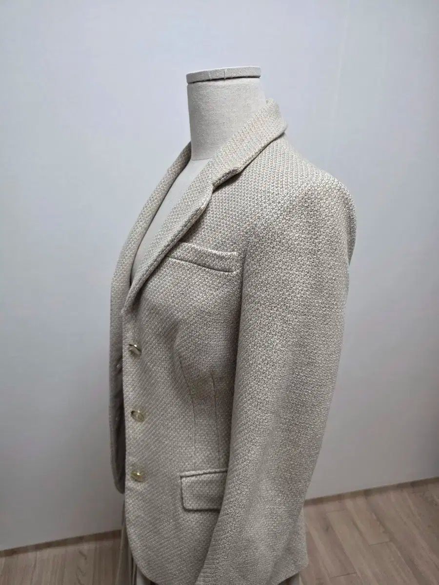 フェラガモ クリームベージュ ウール ジャケット バーバリー スカート サンローラン ブラック ウール スカート