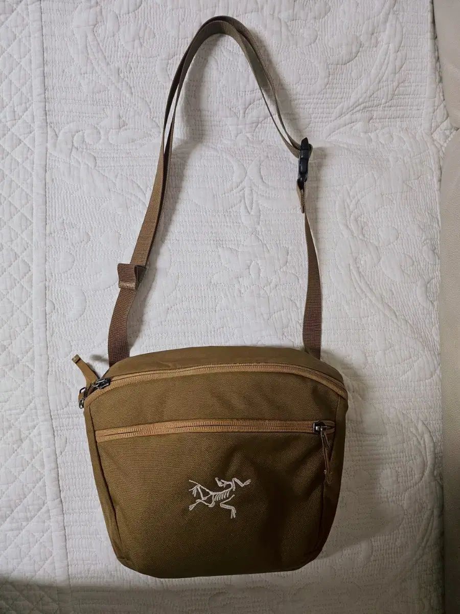 ARC TERYX アークテリクス メッセンジャーバッグ ブラウン