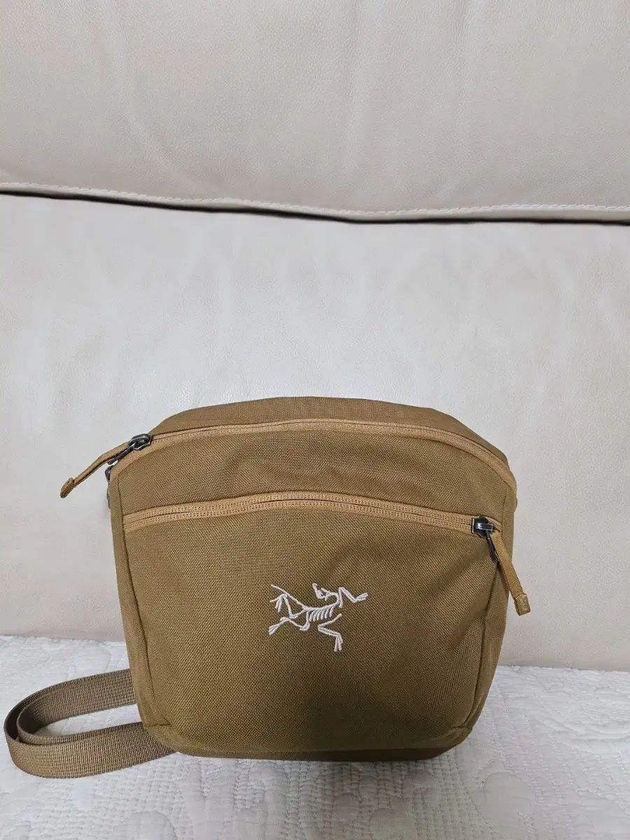 ARC TERYX アークテリクス メッセンジャーバッグ ブラウン