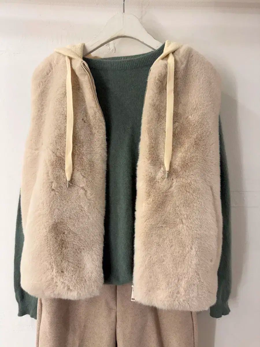 アイボリー ファー ベスト ニット WHO