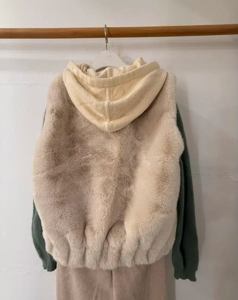  アイボリー ファー ベスト ニット WHO ベスト ジレ ベスト ジレ ビスチェ