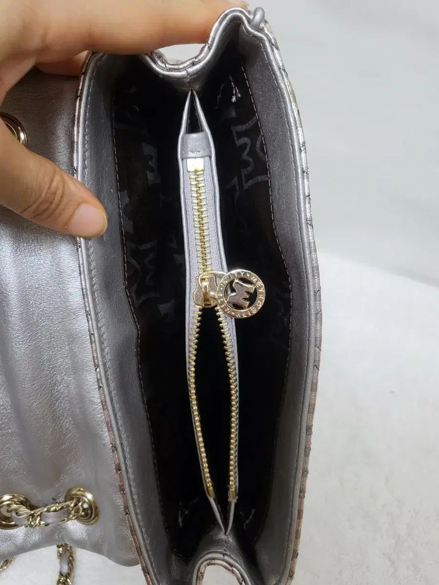 メトロシティ シルバー