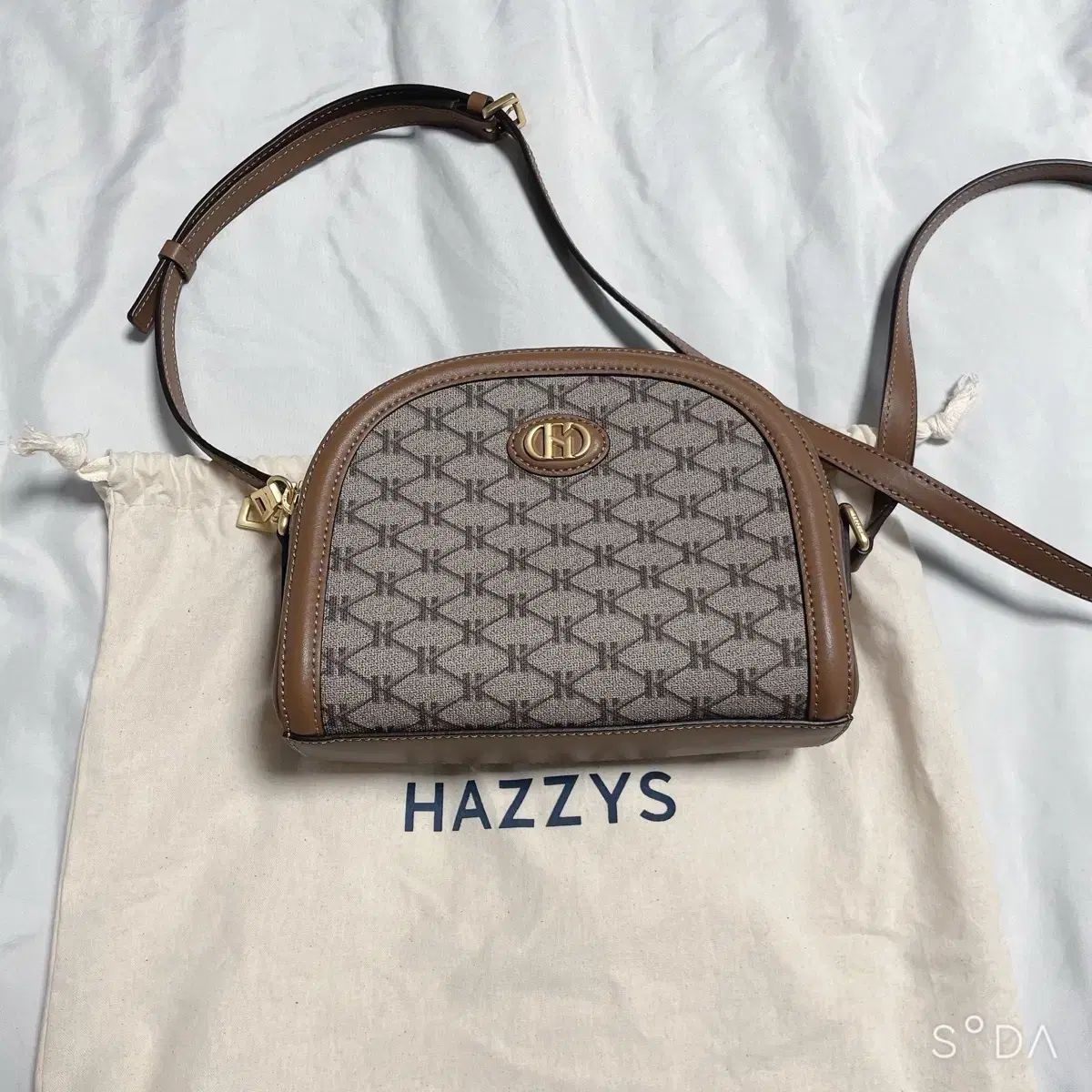 HAZZYS へジス スポーツブラ ブラウン パータン クロスバック バッグ