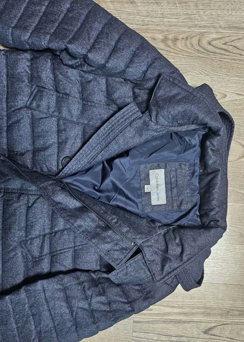 Calvin Klein Jeans ダウンジャケット 商品 です