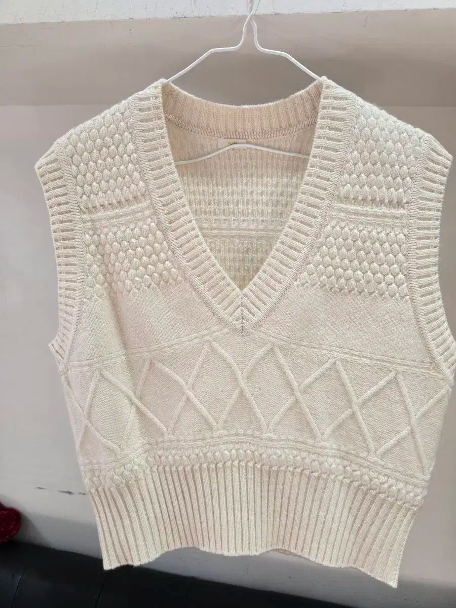 ネル アイボリー Vネック ニット ベスト カシミア
