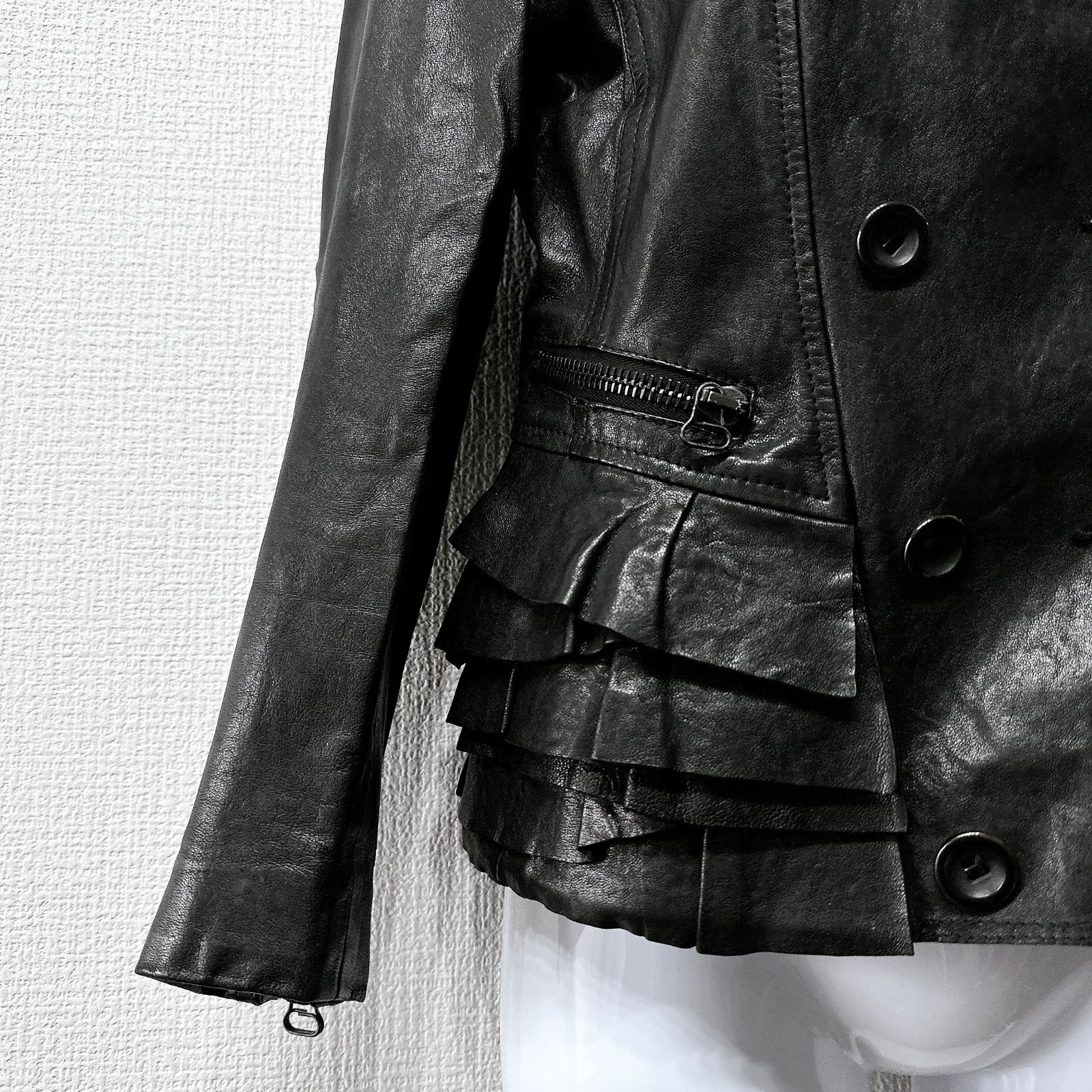 3.1 Phillip Lim 上質ラムレザー ×シルク裏地 立体ペプラム×ダブルブレスト 斜めジップ ライダース 黒 2 大人モード 秋冬万能 ドレス映え＆デニム相性抜群 フェミニン エレガント ウエストシェイプ GULLKHAN_COM