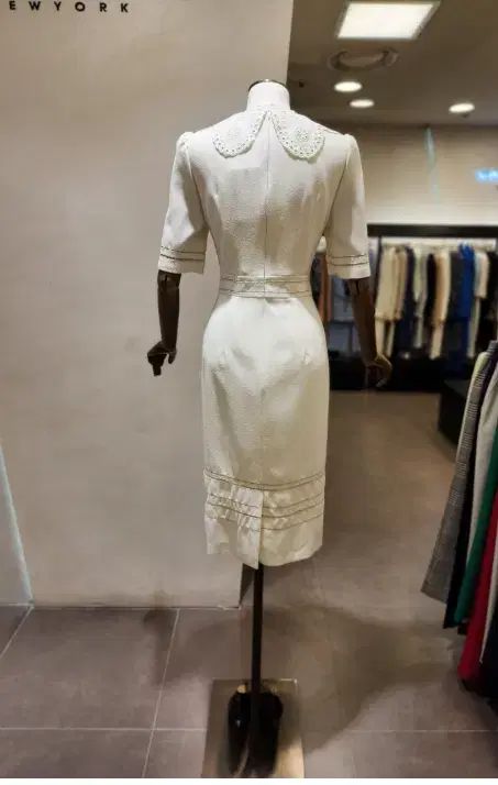 MOJO.S.PHINE モジョエスピン エンブロイダリー ネック ディテール ONE PIECE 66 サイズ