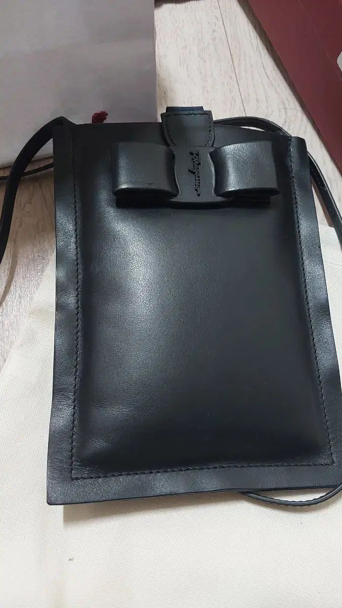 FERRAGAMO フェラガモ ミニクロスバッグ