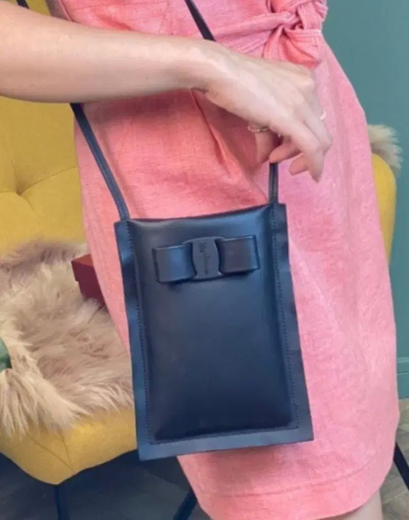 フェラガモ ミニクロスバッグ