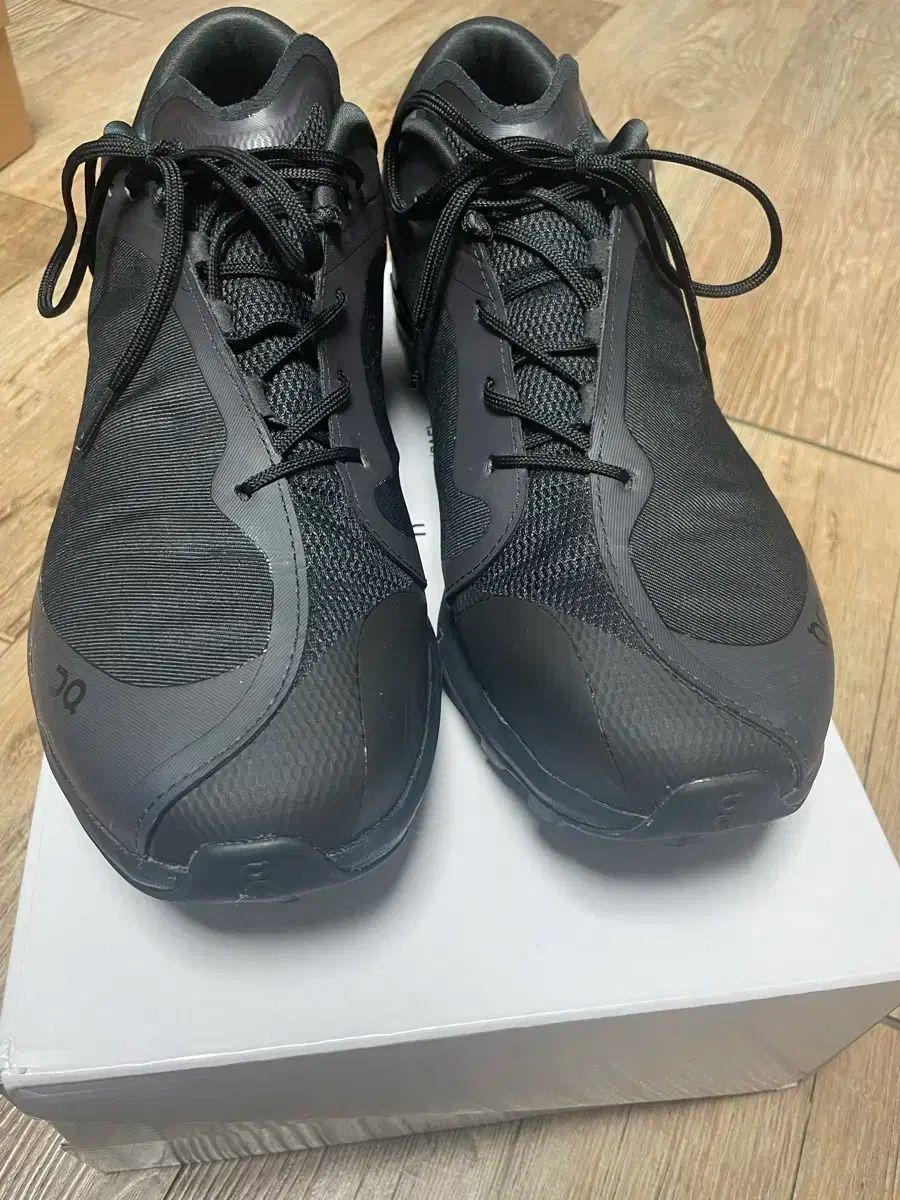 on x paf クラウド ベンチ ブラック 285