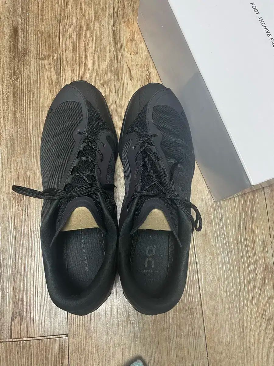 on x paf クラウド ベンチ ブラック 285