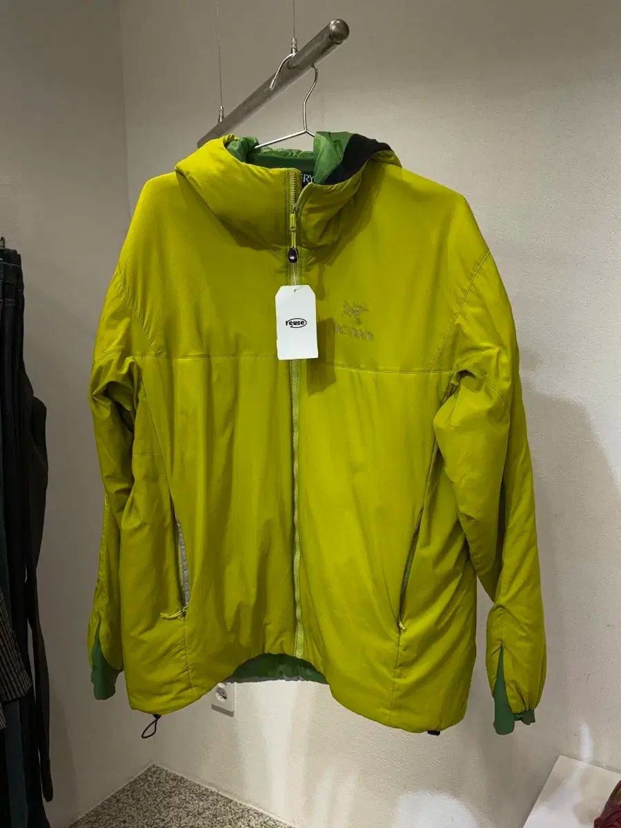 ARC TERYX アトム フーディジャケット