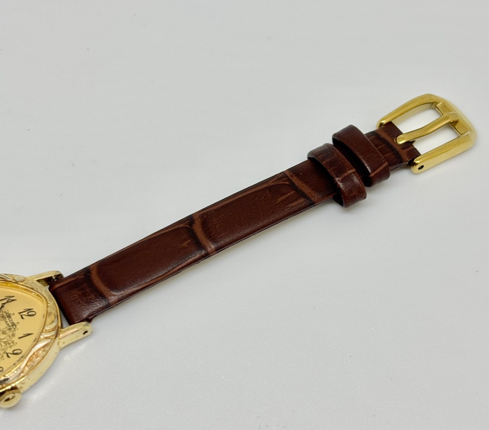 1428-5110｜ゴールド文字盤｜ゴールドケース｜ ブラウンレザーベルト｜ティアドロップ型｜レディース｜クォーツ腕時計｜