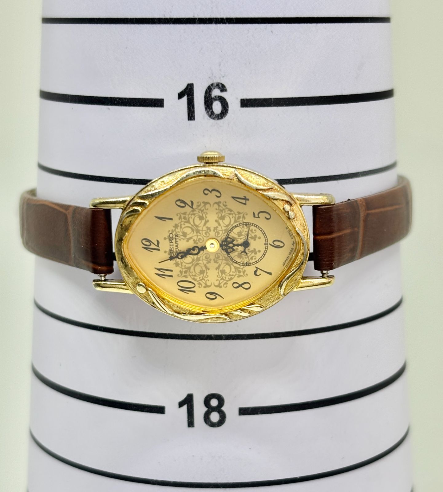 ブラウンレザーベルト｜ティアドロップ型｜レディース｜クォーツ腕時計｜