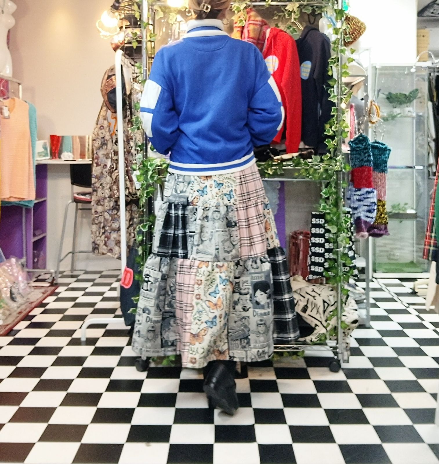 レトロマガジン×蝶々×タータンチェックミックス ティアードロングスカート