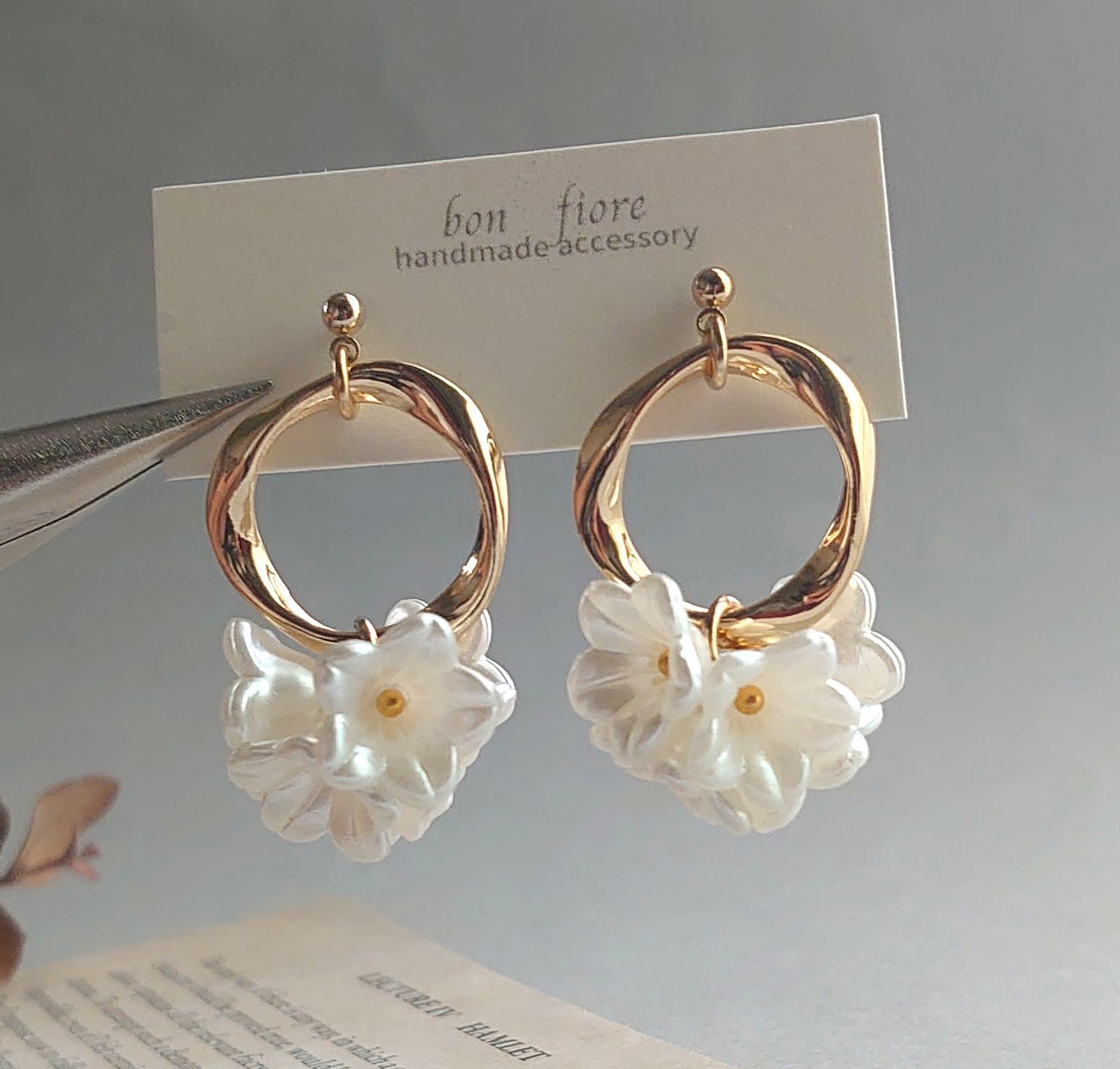 ハンドメイド ピアス イヤリング サージカルステンレス 樹脂ピアス