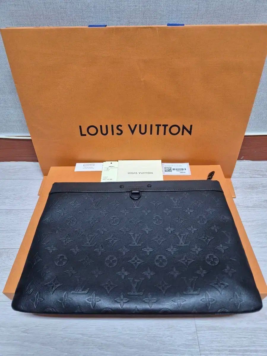 Louis Vuitton ポシェット モノグラム シャドウ クラッチバッグ