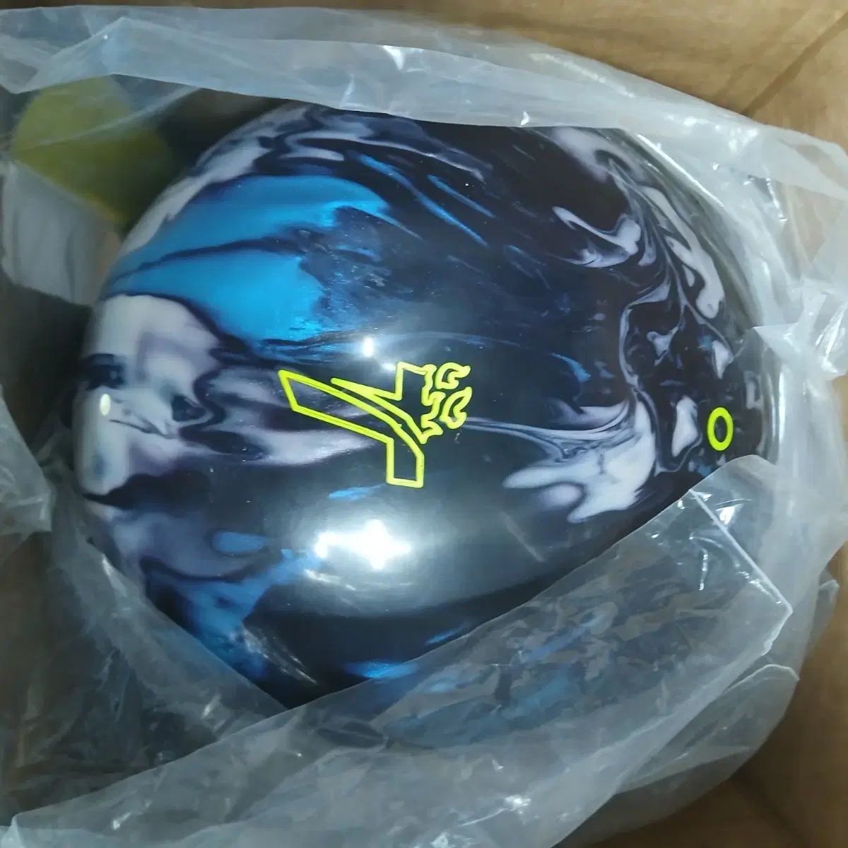 トラックアキタイプハイブリッド 15パウンド ボーリング 球