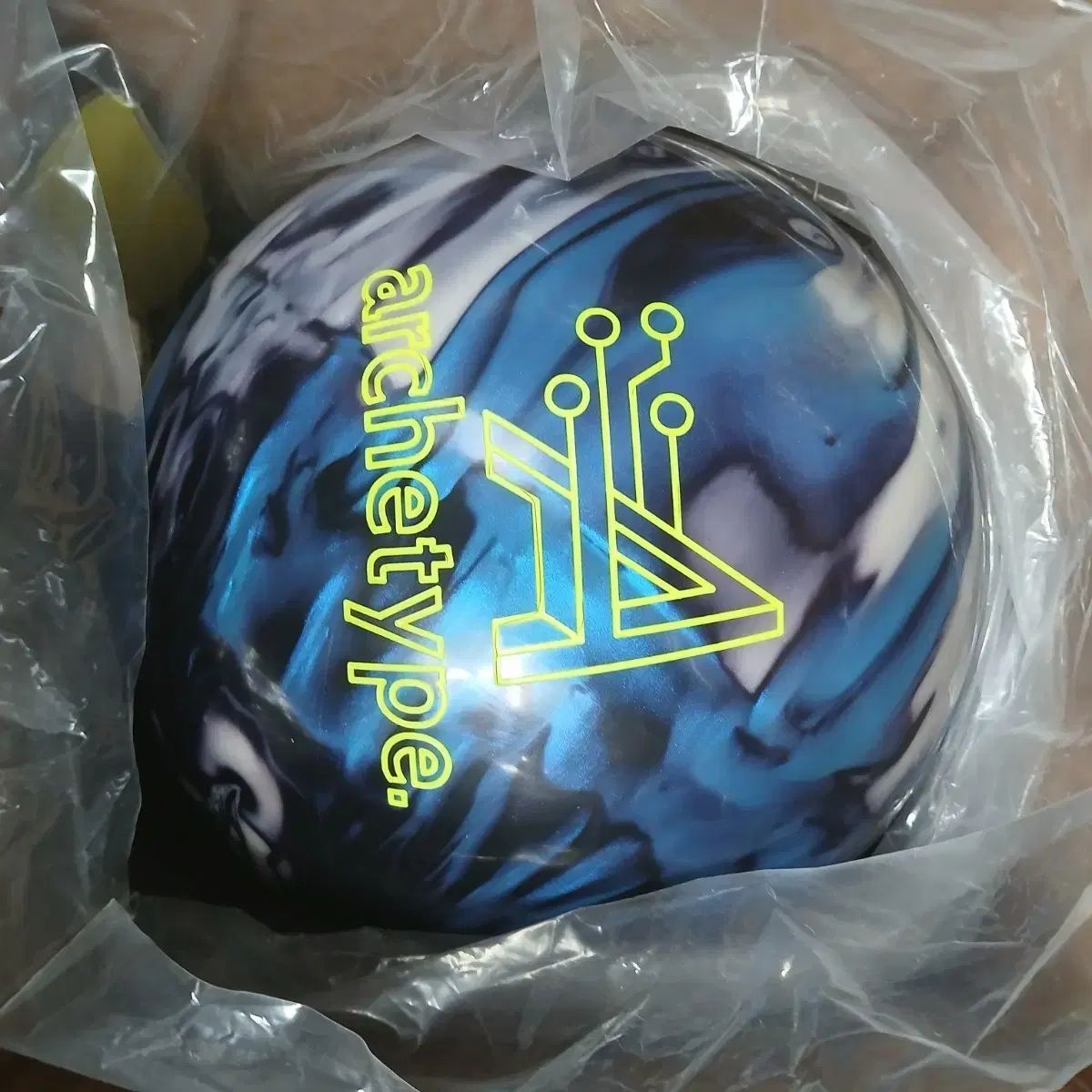 トラックアキタイプハイブリッド 15パウンド ボーリング 公式球