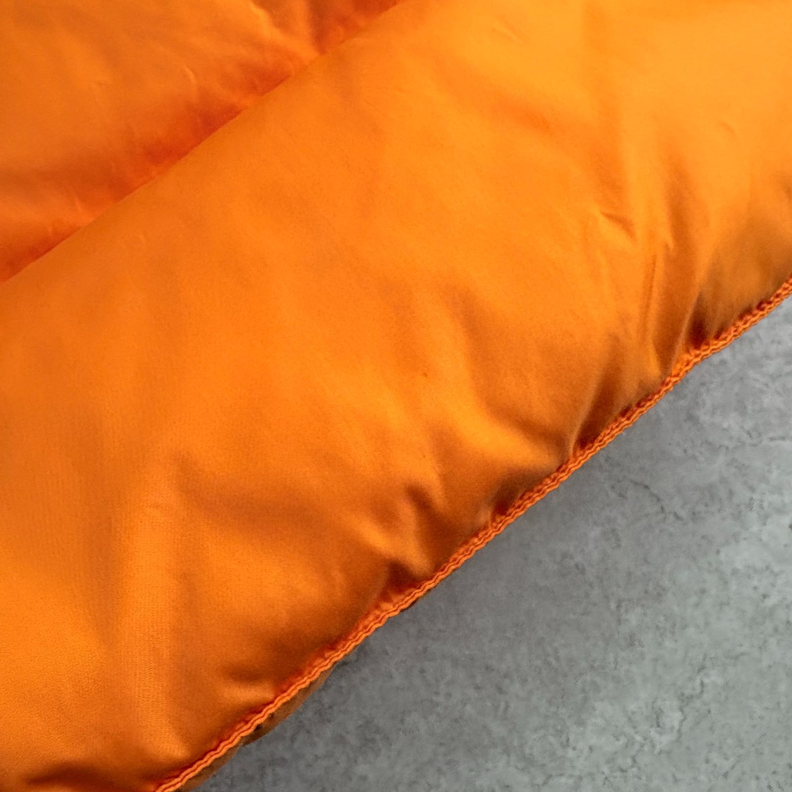 ネオン オレンジ