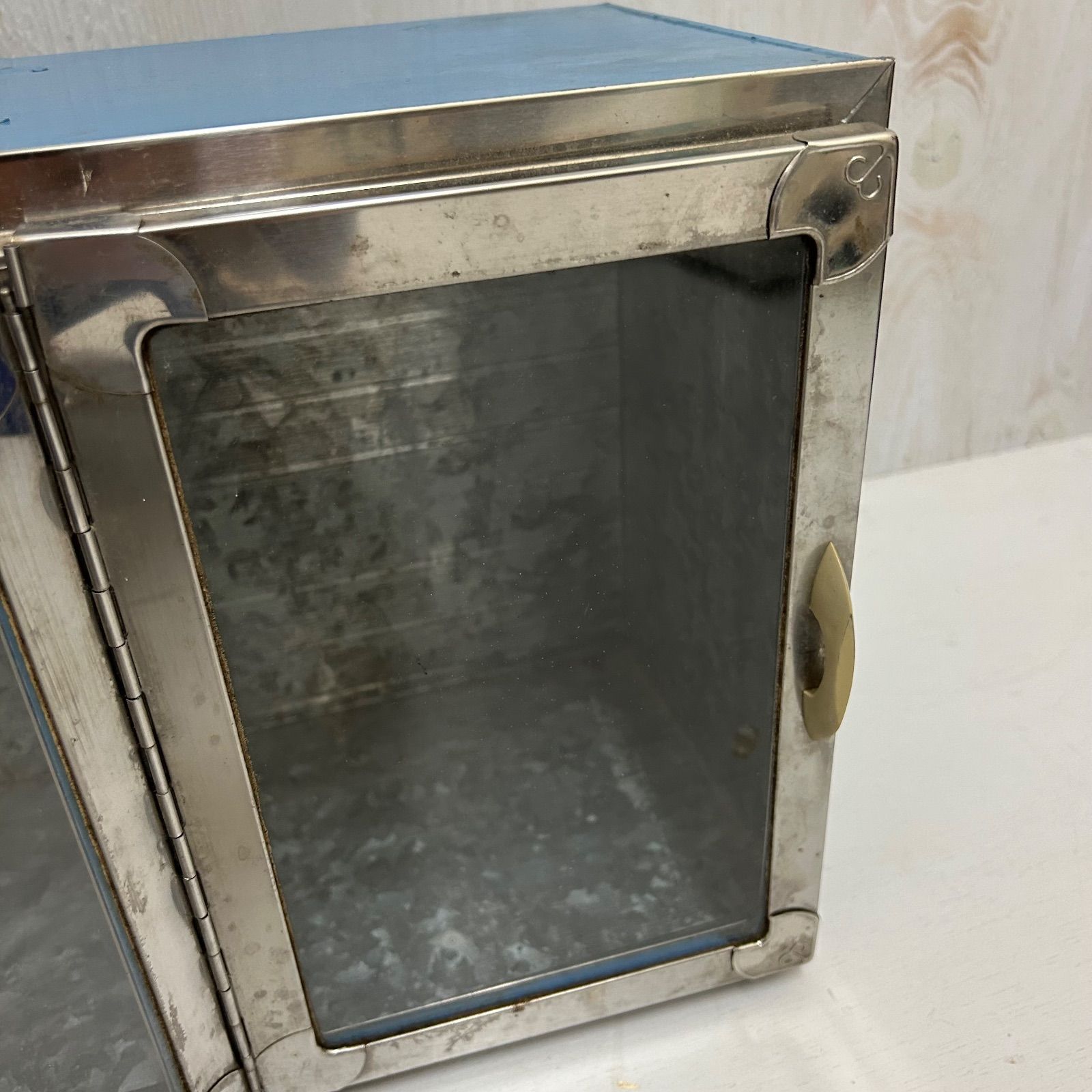 仕切り付き ディスプレイ