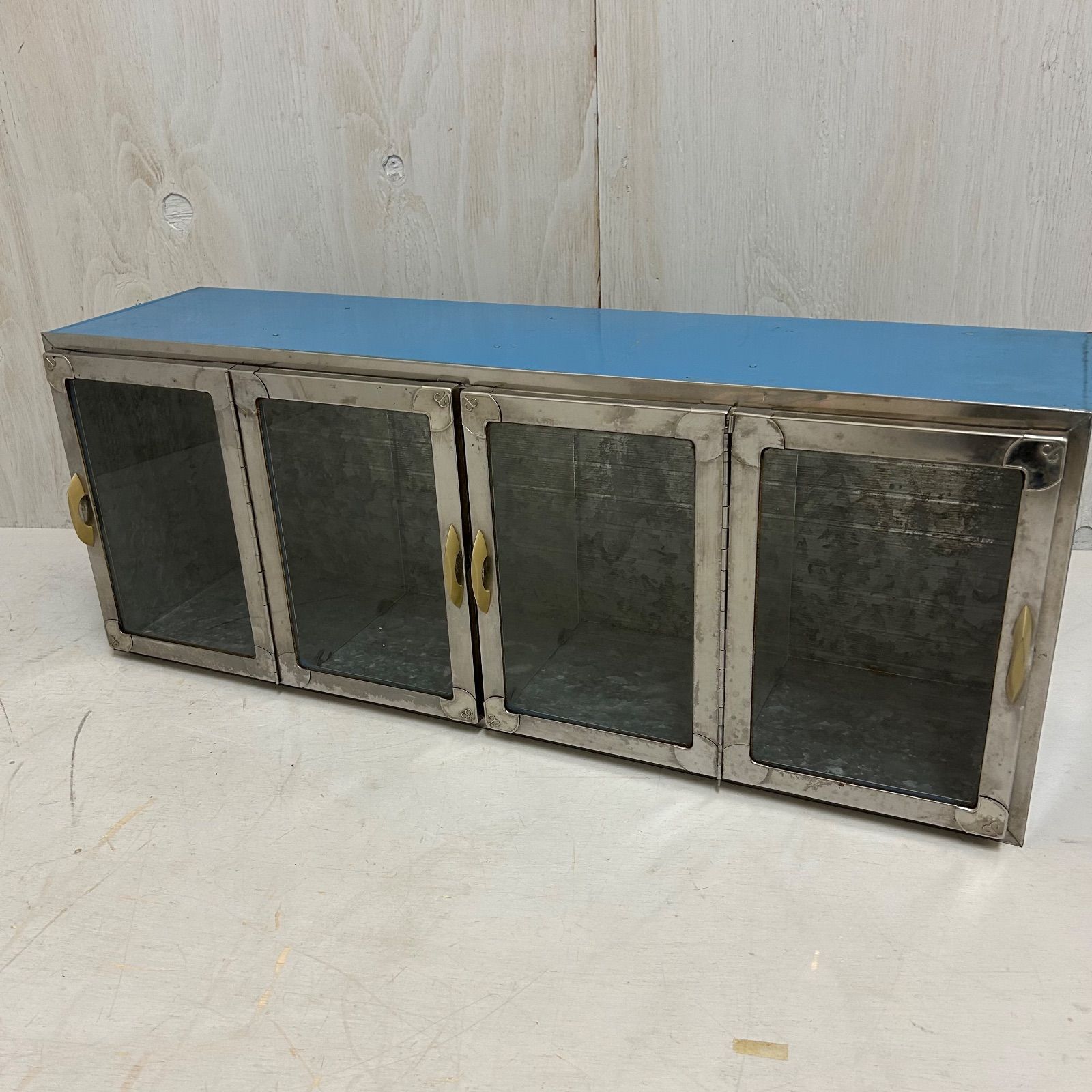 駄菓子屋ブリキケース 菓子ケース 4枚扉 ガラス 仕切り付き ディスプレイ 古道具