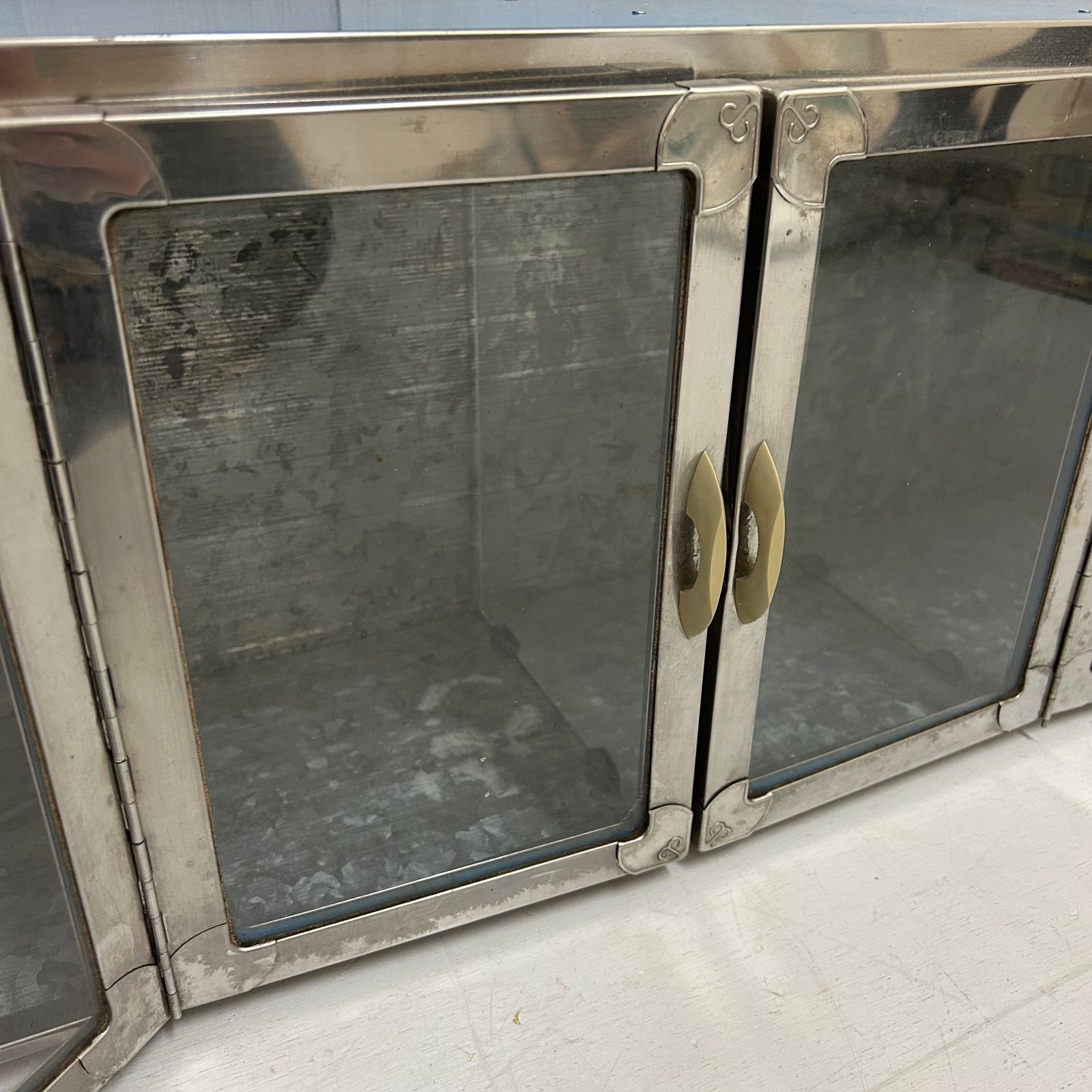 ガラス 仕切り付き