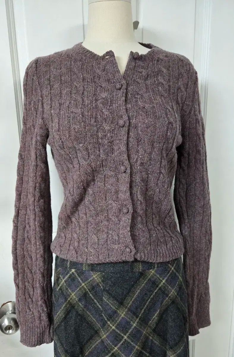 ラルフローレンケーブルニットカーディガン アクアスキュータムチェック柄スカート