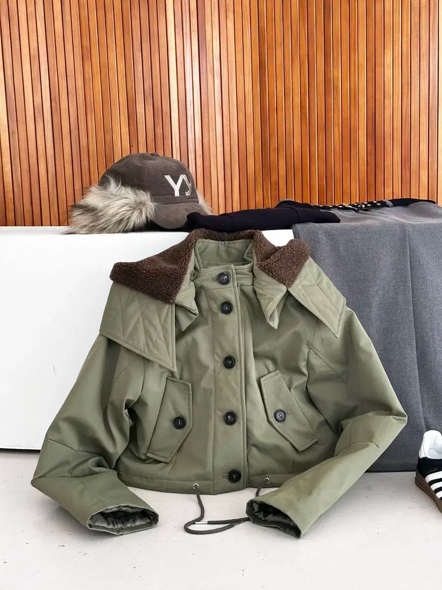 カーキ ファーマウンテンパーカー 取り外し