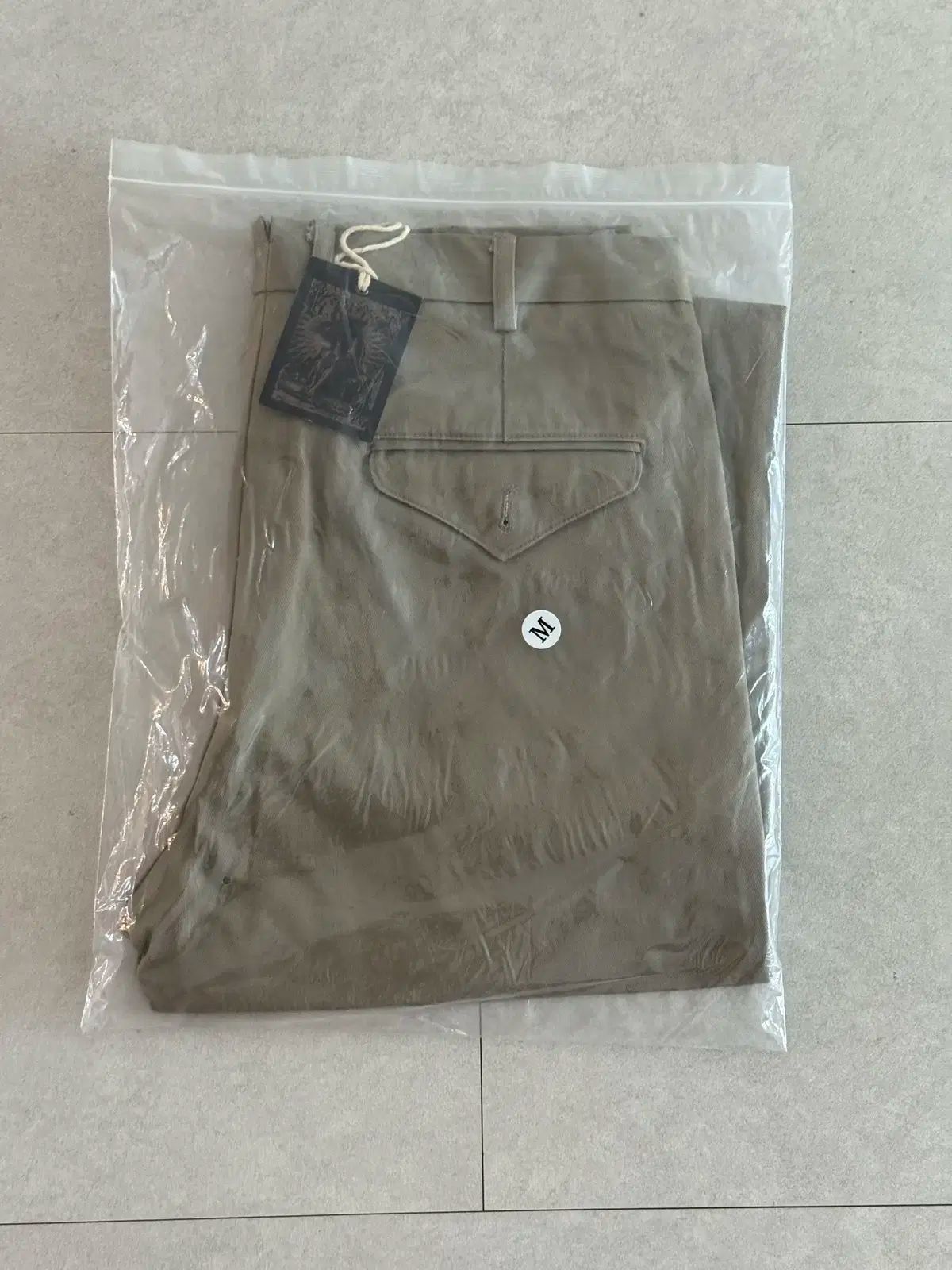 ブラックアウト ピアス チノパンツ M