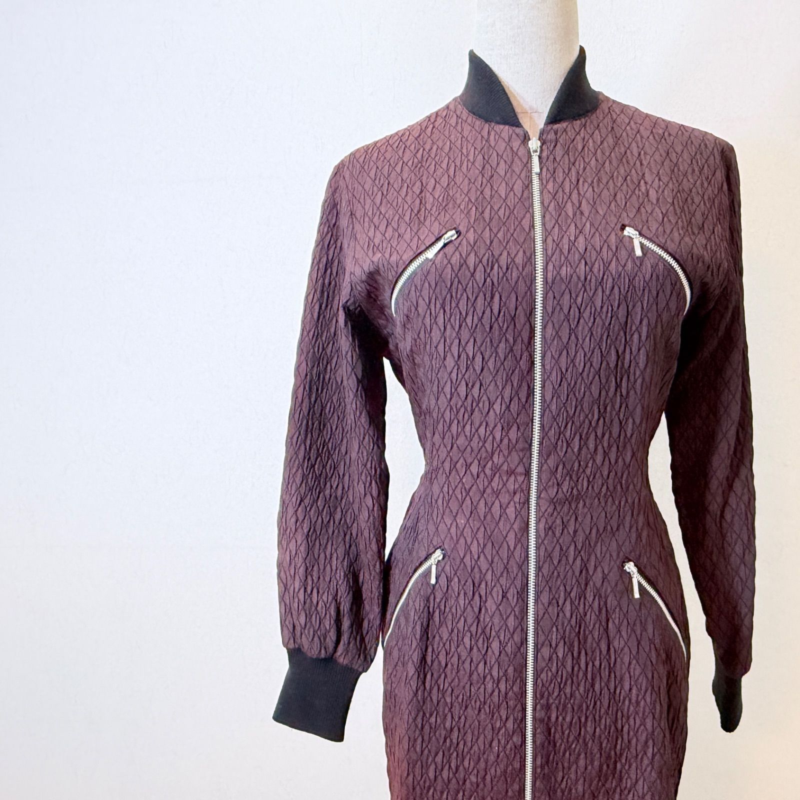 きコメント大 ! キャサリンハムネット キルティング ロングコート M 上質素材 エレガント スタイルアップ 着痩せ効果 通勤 オンオフ使える 秋冬 レディース J4212