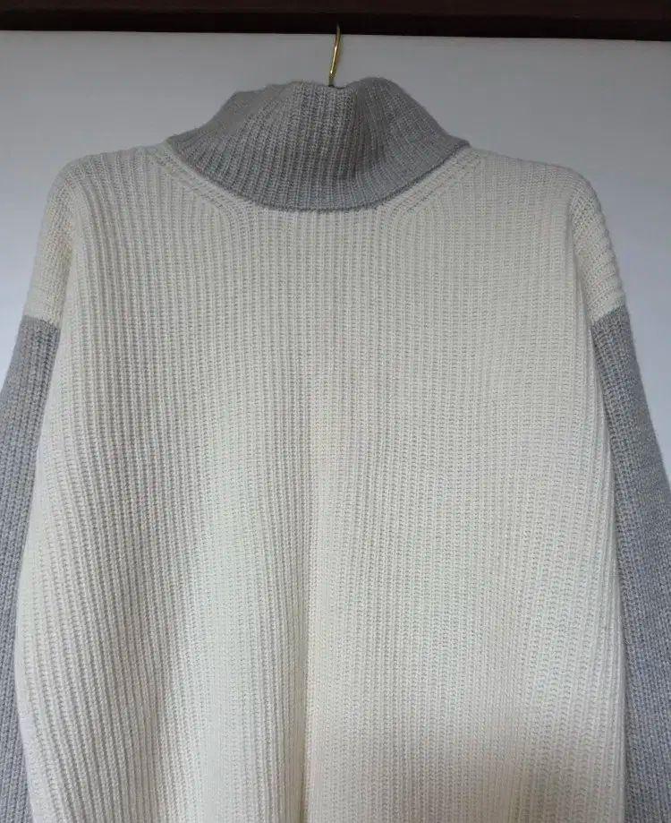 100万円以上 ペセリコ PESERICO ブロック タートルネック ニット