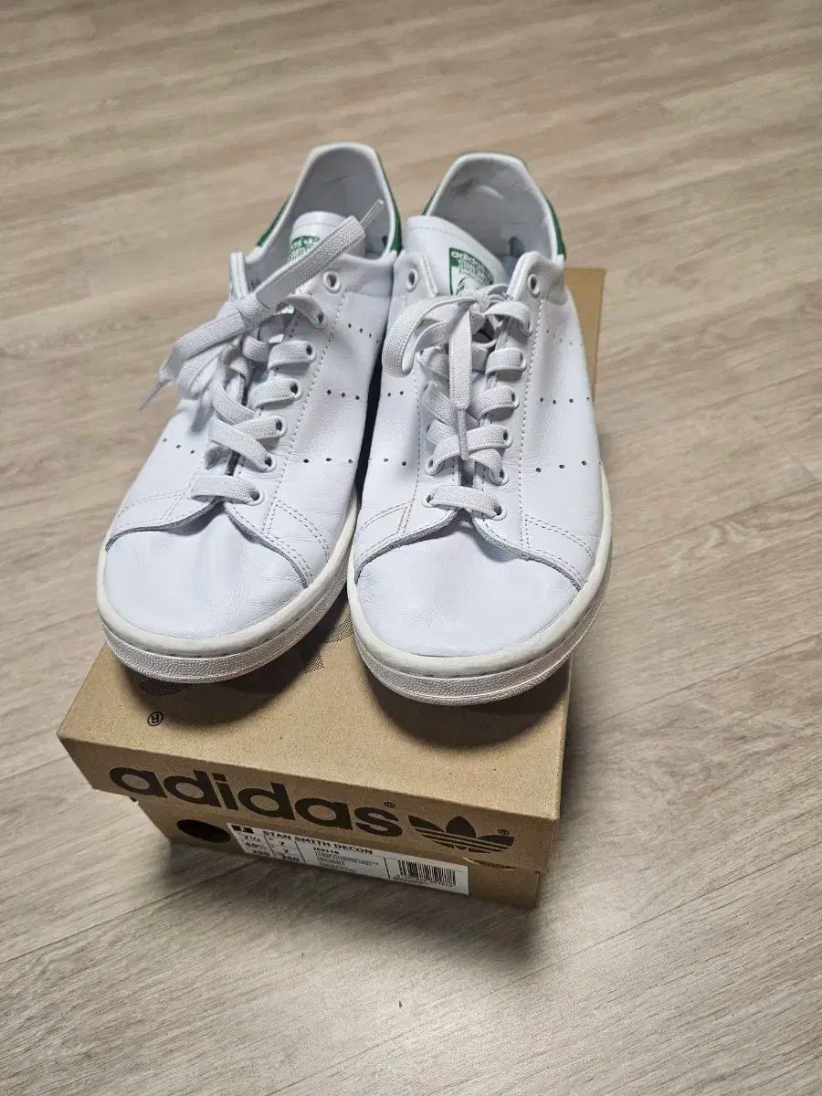 アディダス スタンスミス デコン 255