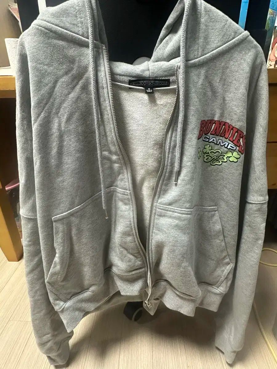 NewJeans BUNNIES キャンプ グレー フードジップアップ ズボン