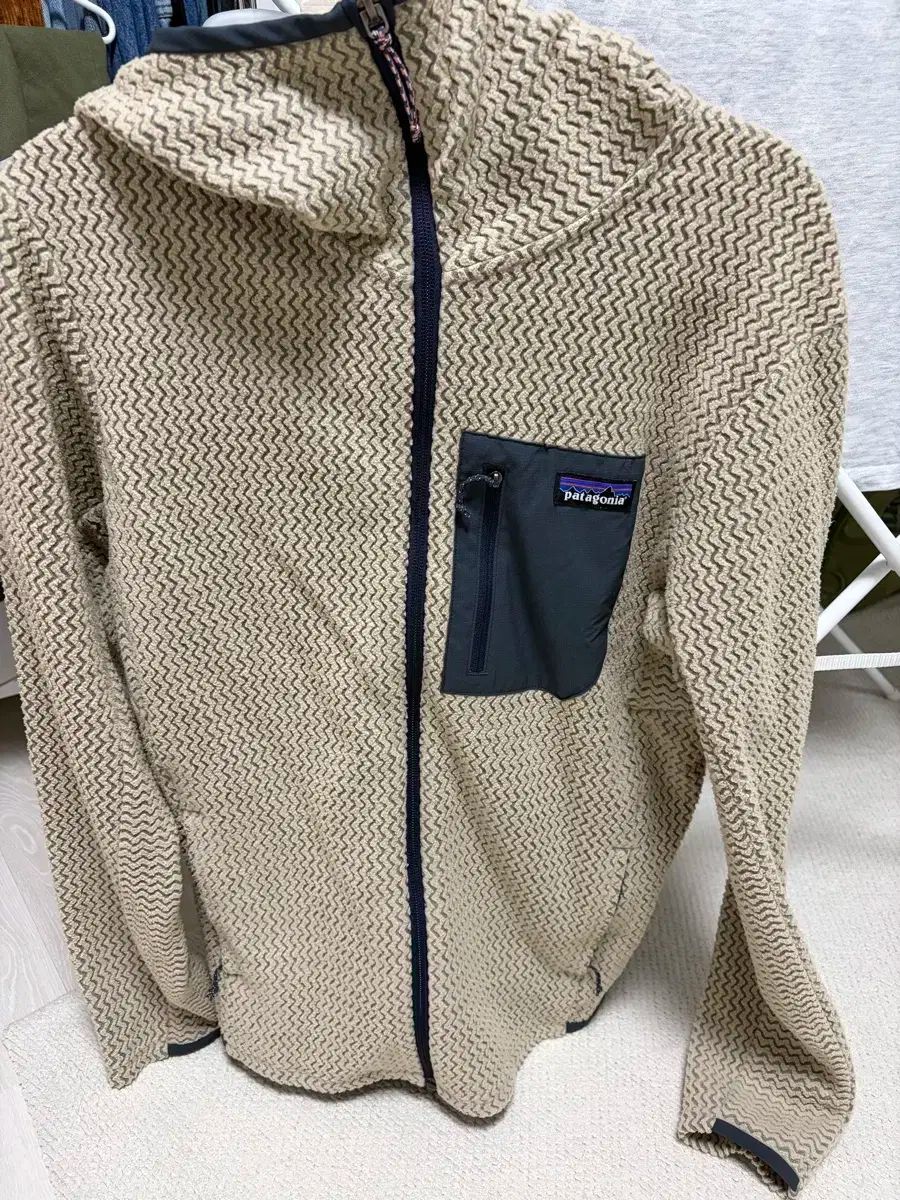 パタゴニア R1 エア フルフルジップアップ フーディー ベージュ S