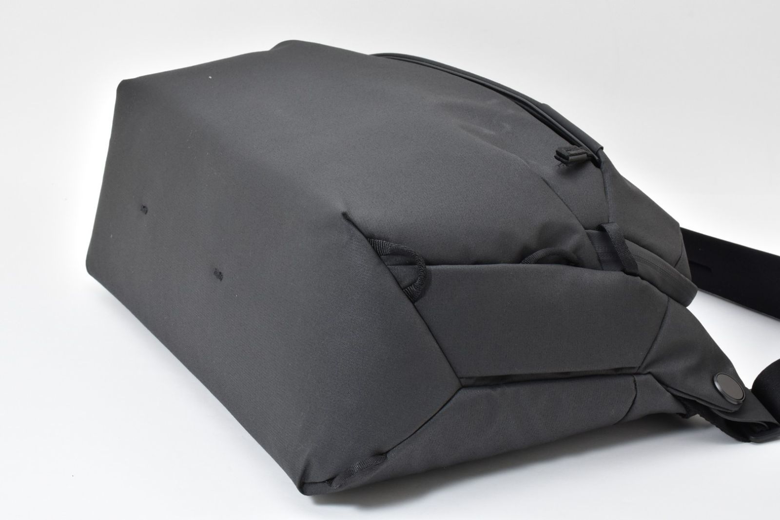  上 ピークデザイン PeakDesign エブリデイ スリング 10 L ブラック BEDS-10-BK-2 LL 99 5871 カメラバッグ カメラアクセサリー