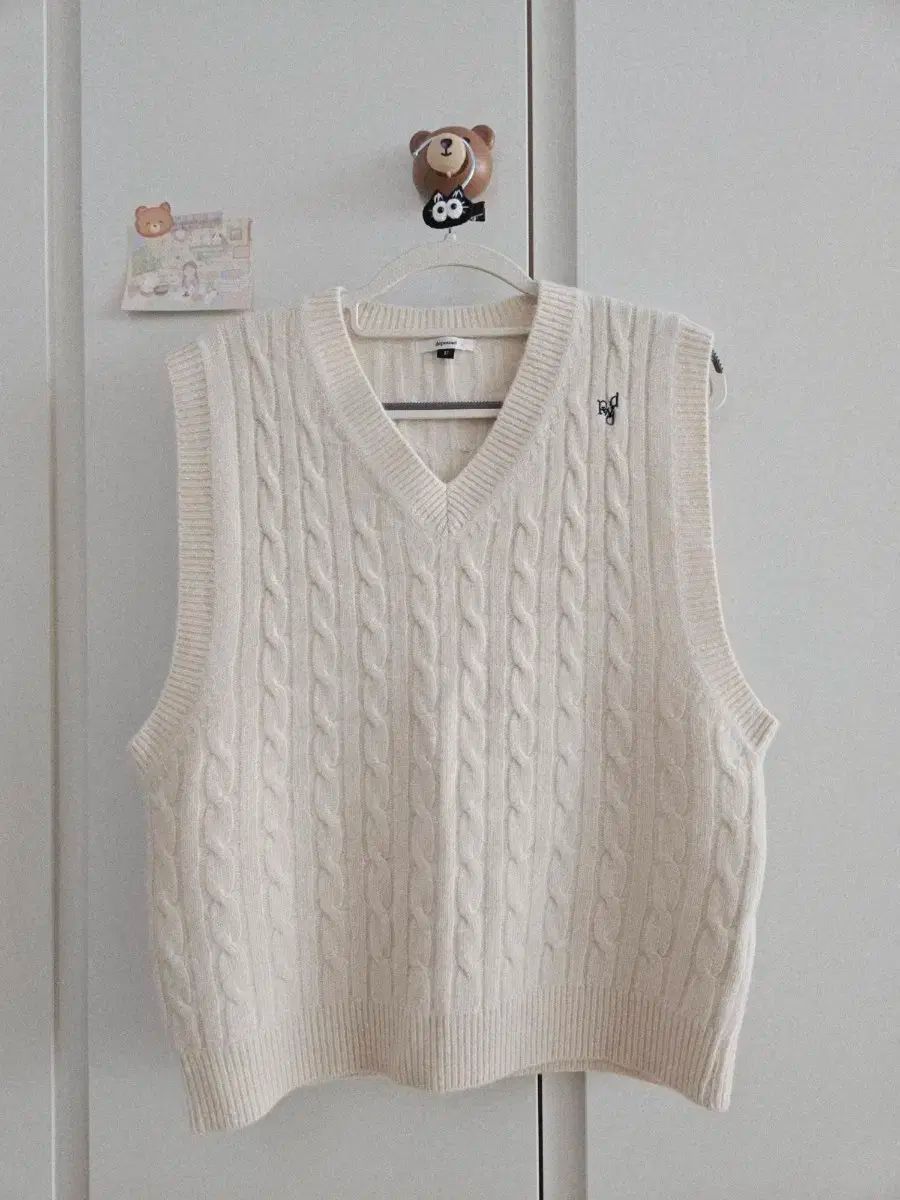 ディパウンド アイボリー ケーブル ニット ベスト