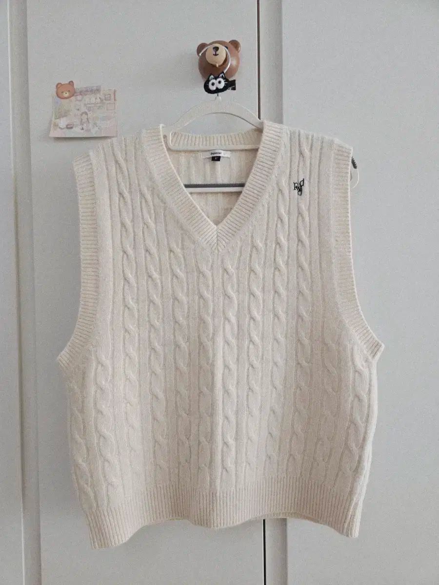 ディパウンド アイボリー ケーブル ニット ベスト