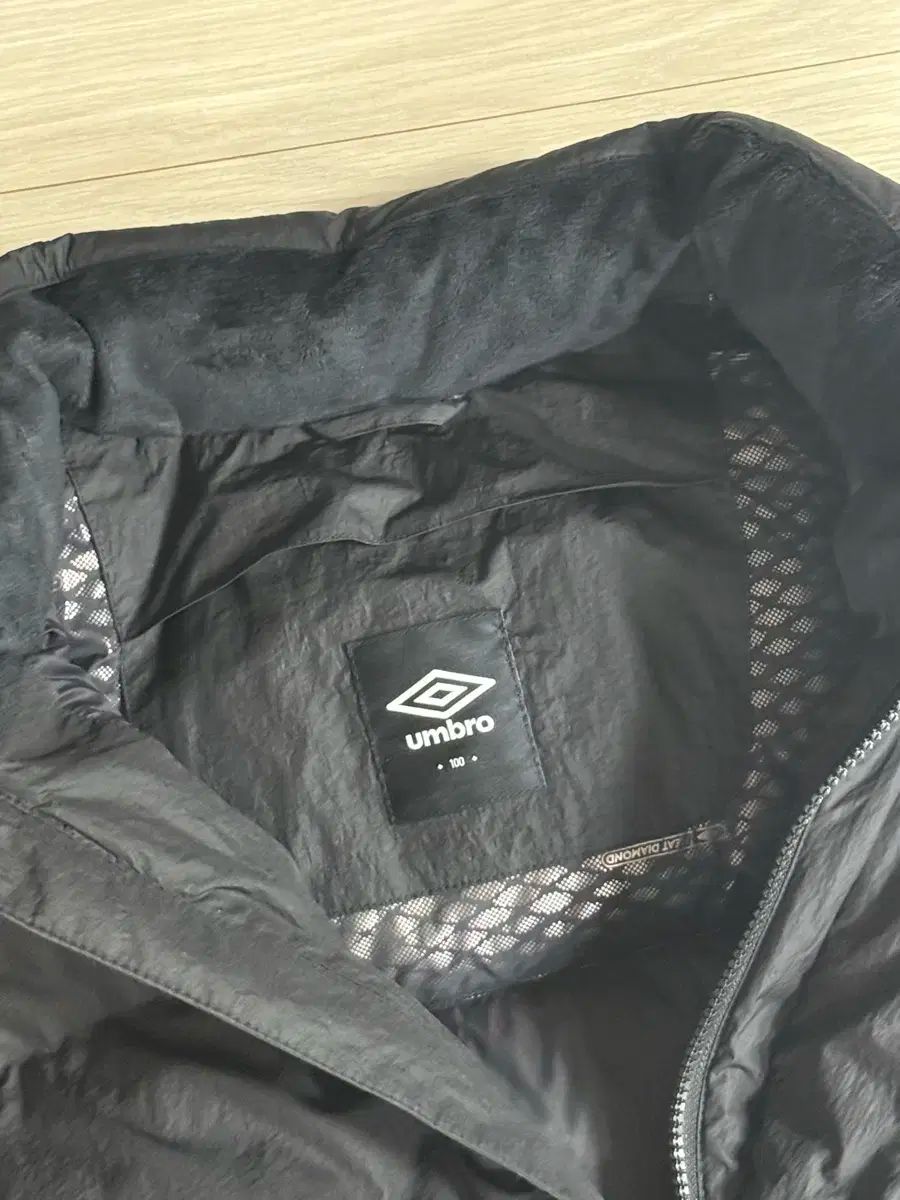 100 アンブロ クラックダイング ダウンベスト