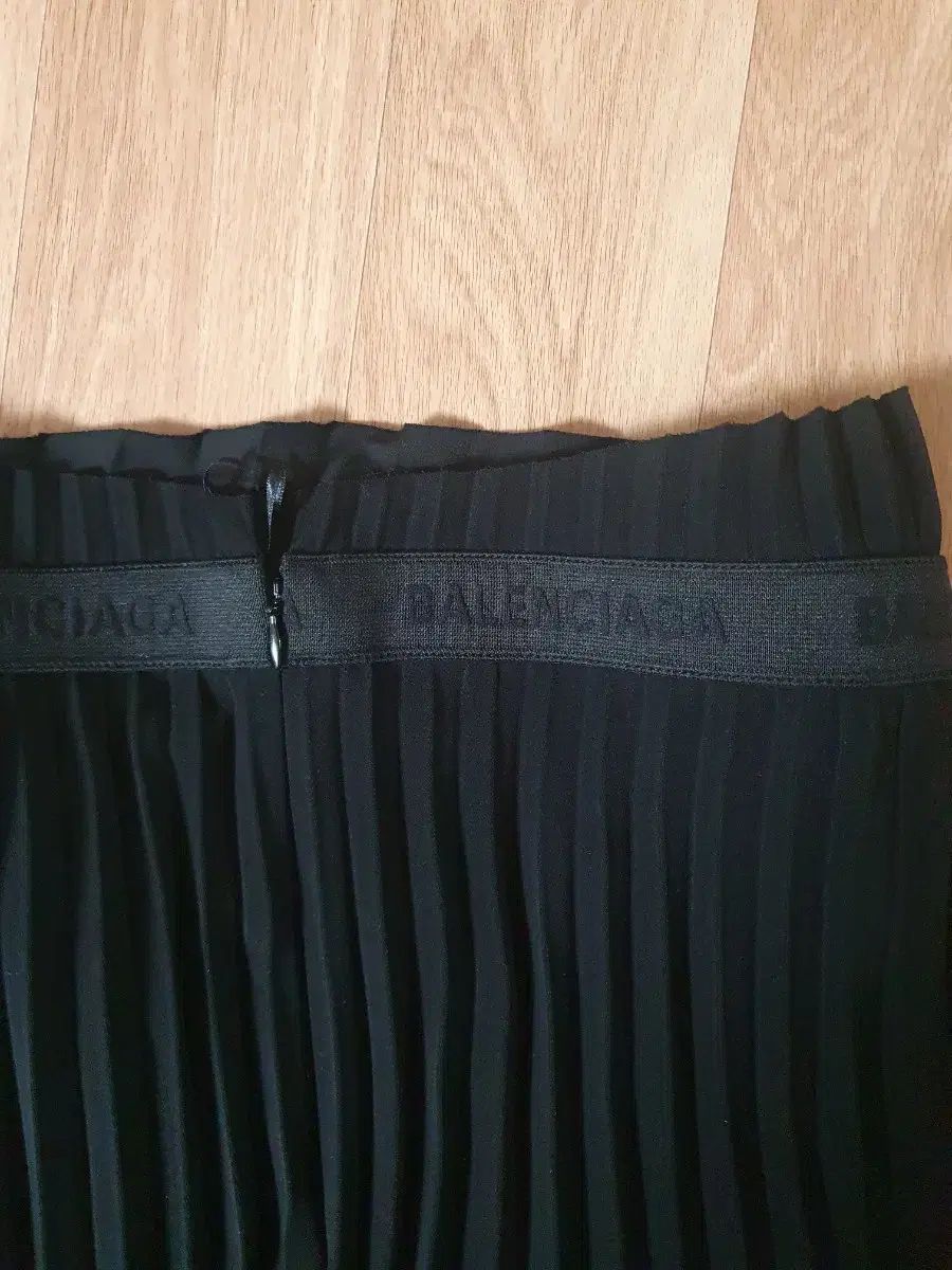 38 バレンシアガ アシメントリー ブラック プリーツ スカート