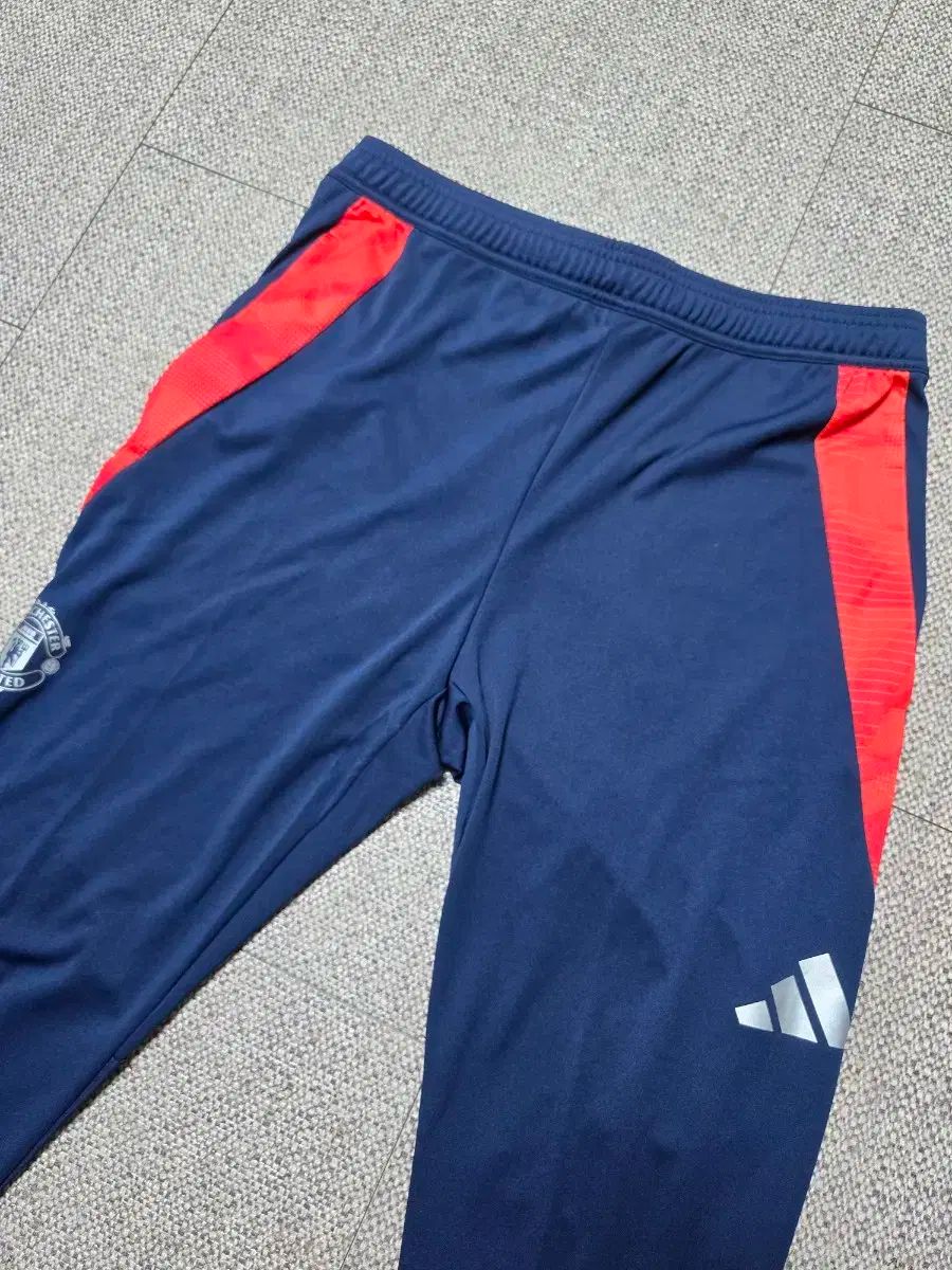 XL 24-25 マンチェスター ユナイテッドFC トレーナー パンツ ズボン