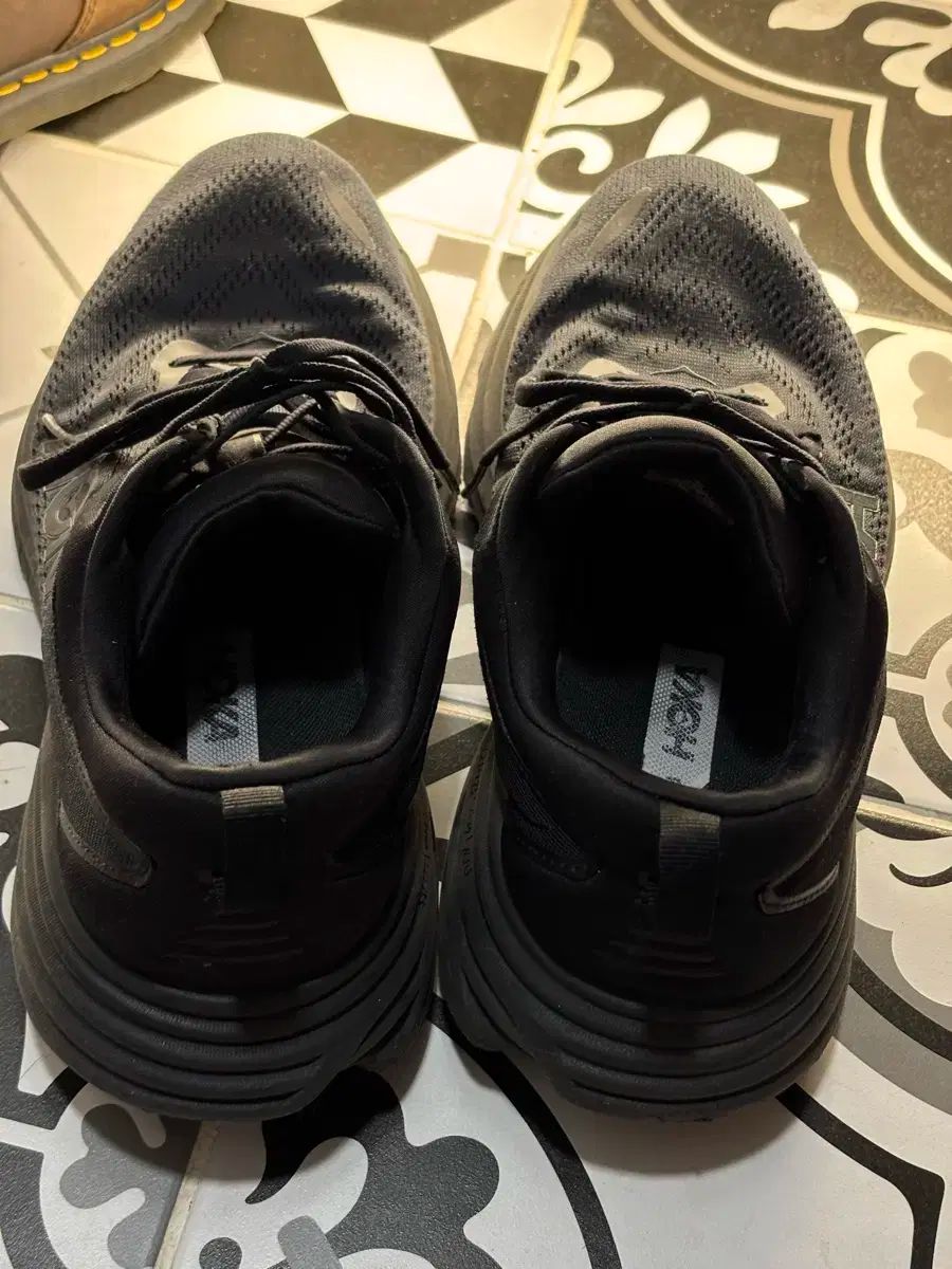 HOKA ONE ONE ホカオネオネ ボンダイ8 ブラック 280