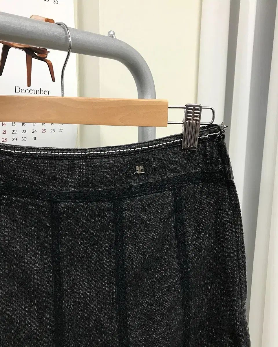 クレージュ シルバー ロゴ 生デニム スカート