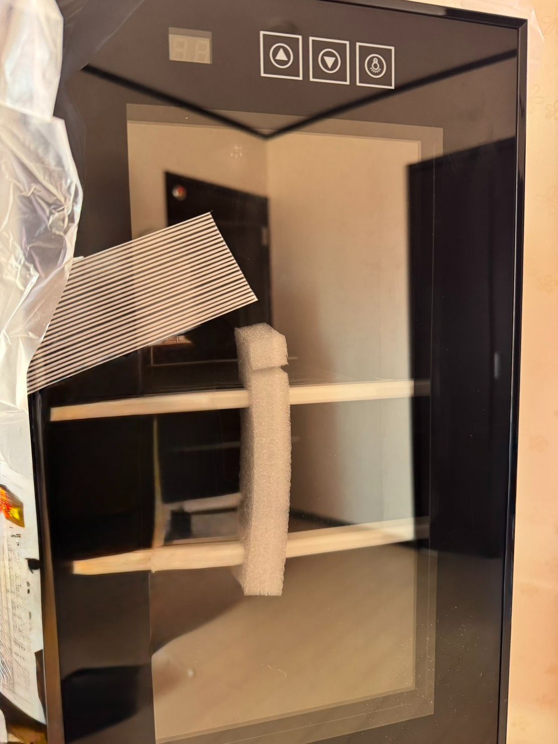 Shelddi SHR-023 A小型冷蔵庫 23 L 静音 一人用 1ドア ペルチェ式 温度設定7-18℃ 透明ガラスドア