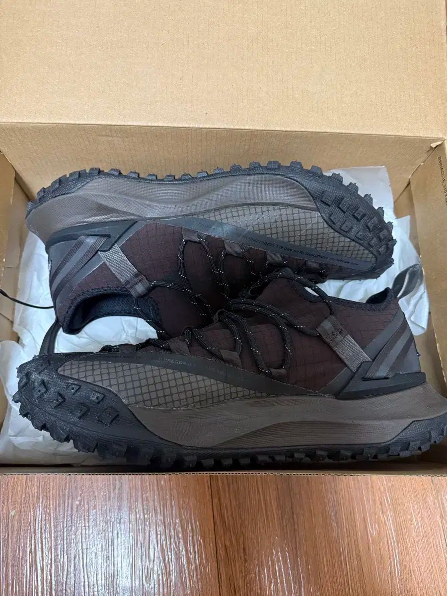 260 NIKE ACG マウンテン フライ ブラウン バサルト