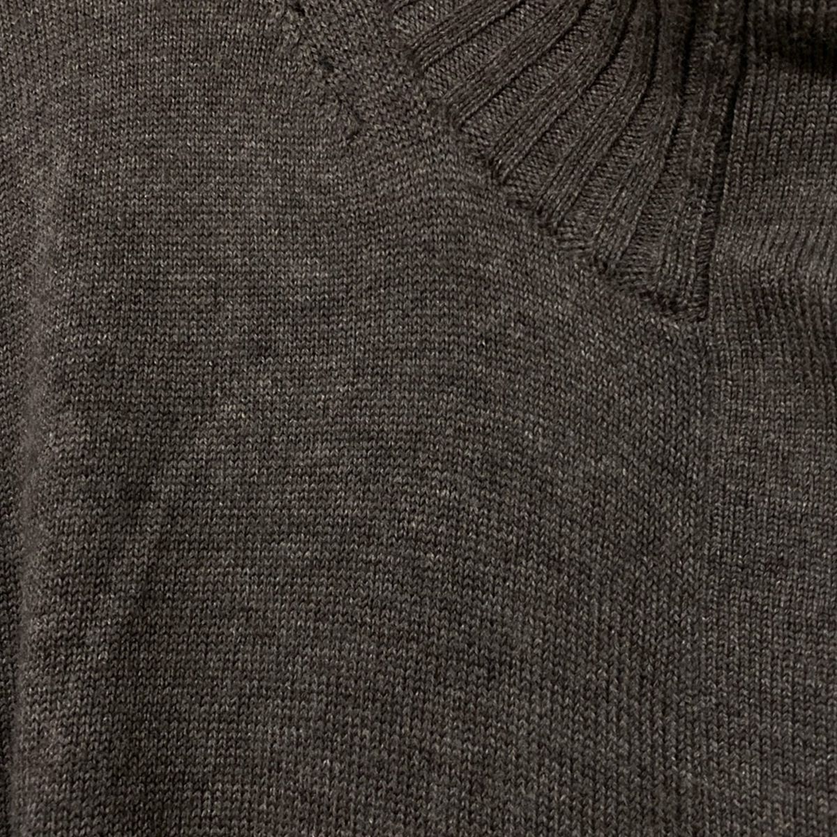 - グレーベージュ