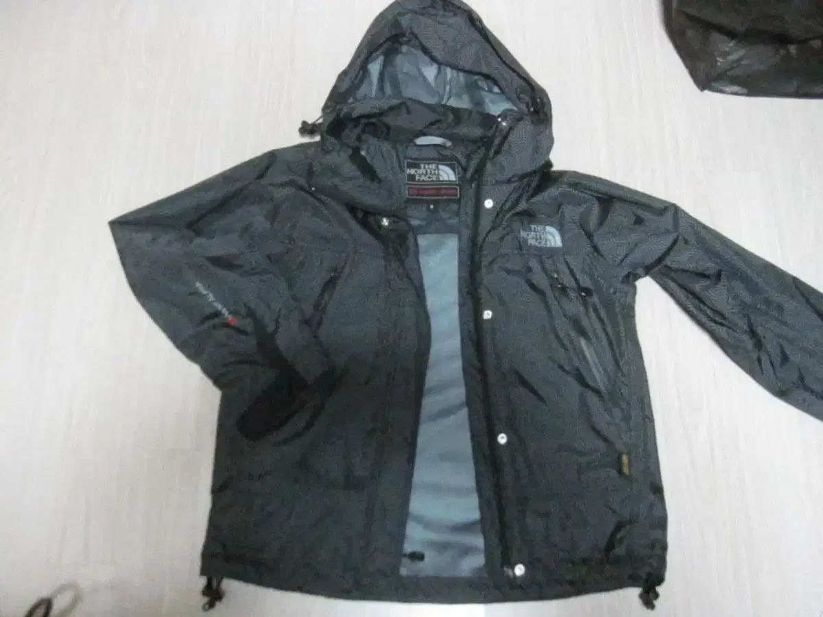 ザノースフェイス ウィンドブレーカー 뽀대남