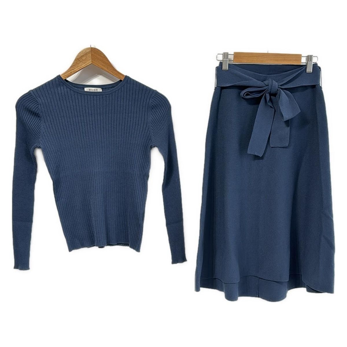 PLS T PLST プラステ スカートセットアップ レディース - ブルー ニット