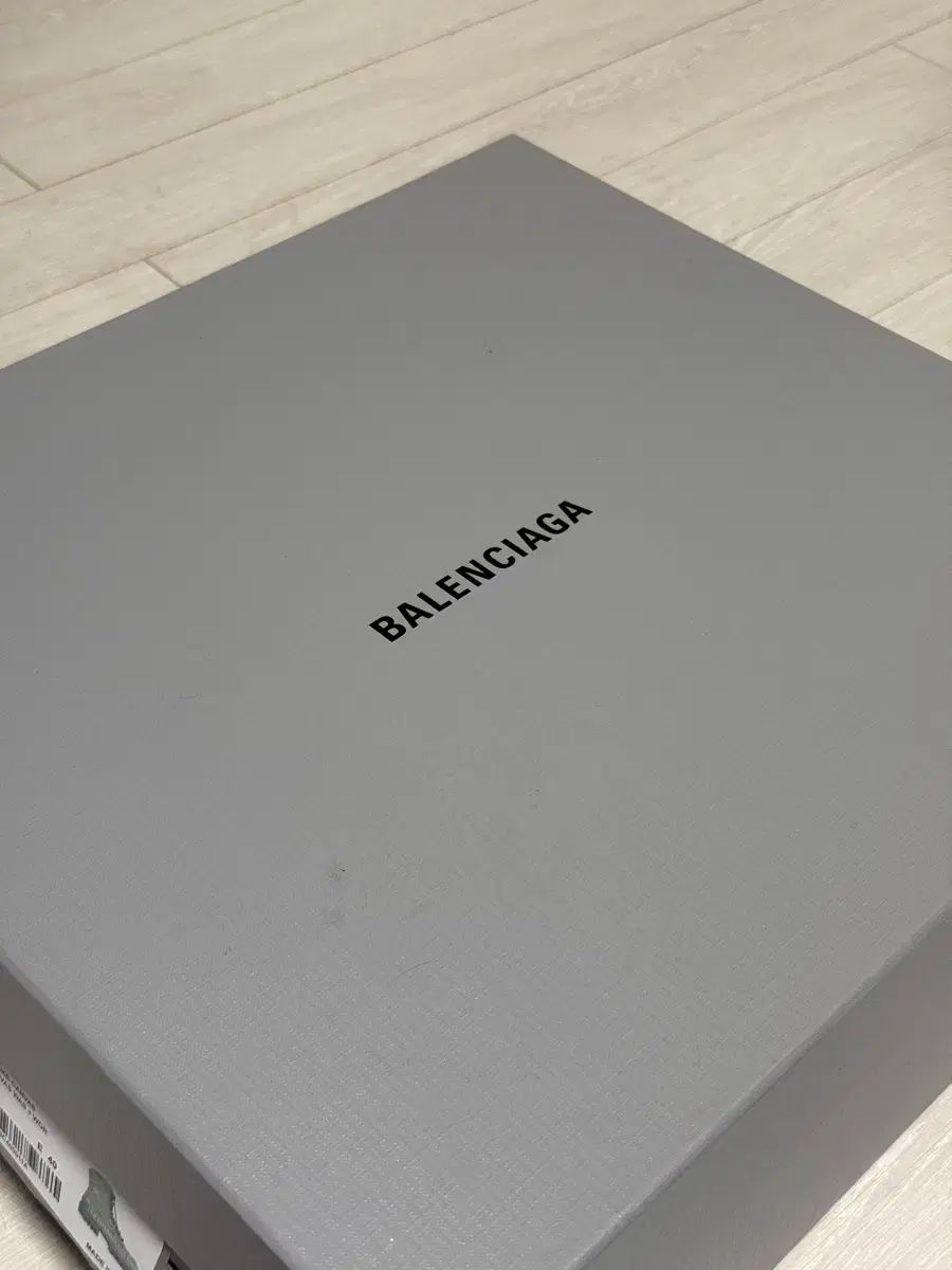 40 バレンシアガ