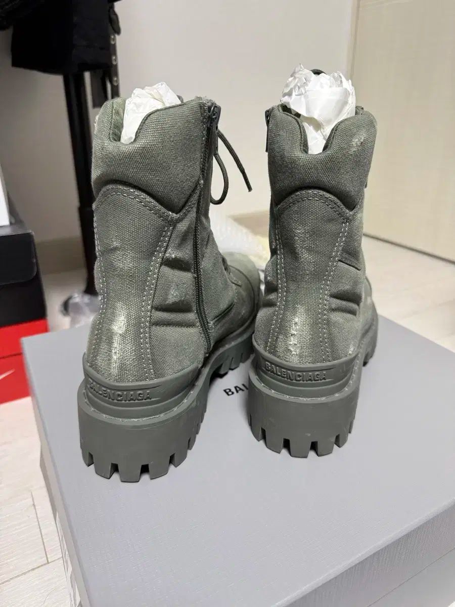 40 バレンシアガ コンバット ストライク ブーツ